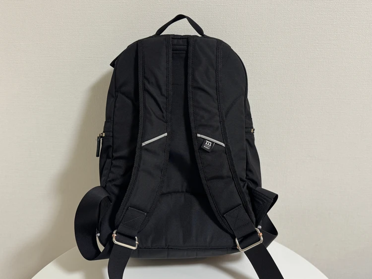 マリメッコのリュック後ろ