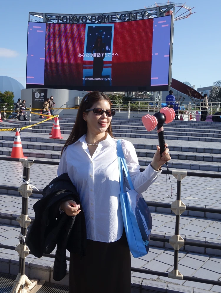Gentle Monsterのサングラスを合わせたライブ参戦コーデ。BLACKPINKのライブにて。