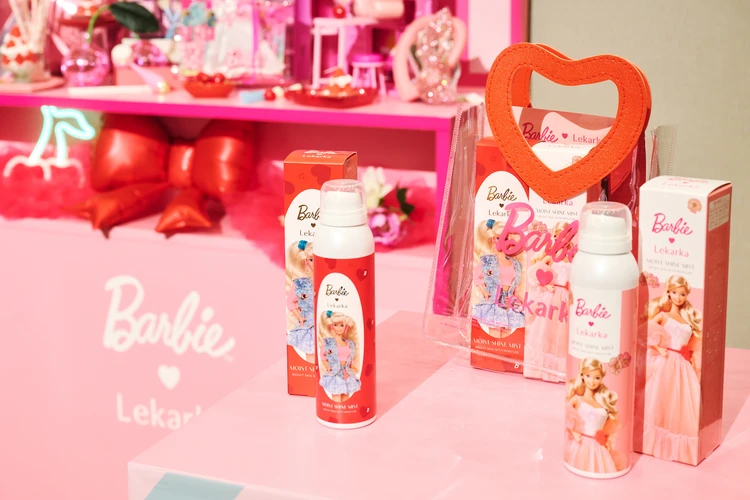 【Lekarka（レカルカ）】Barbieコラボが実現！話題のミスト化粧水が気分も美肌感も上がる限定パッケージで登場