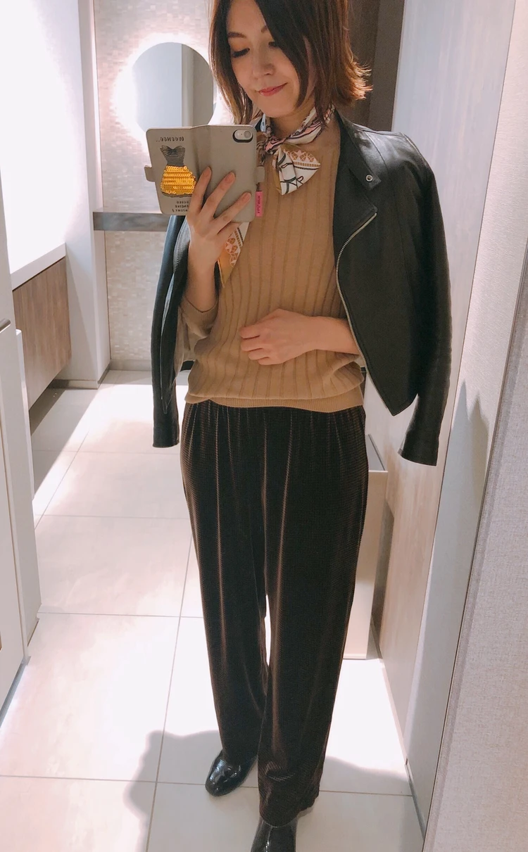 いつものニットが新顔に♡スカーフアレンジ_1