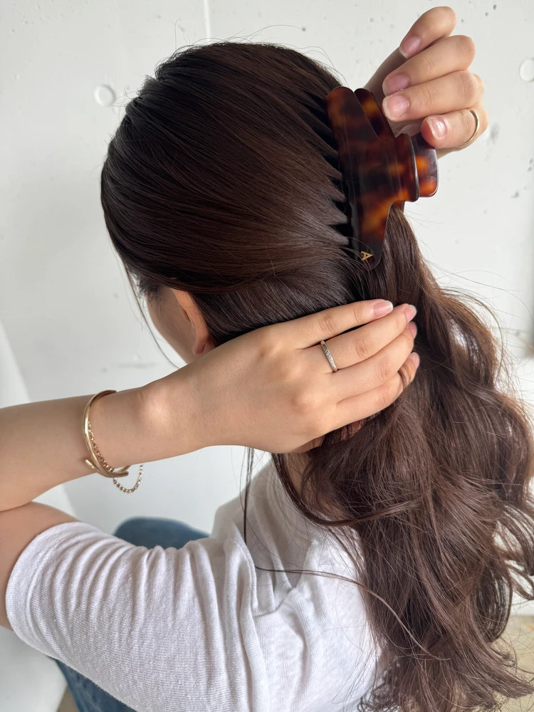 30代髪型・ロングのヘアアレンジプロセス 2
