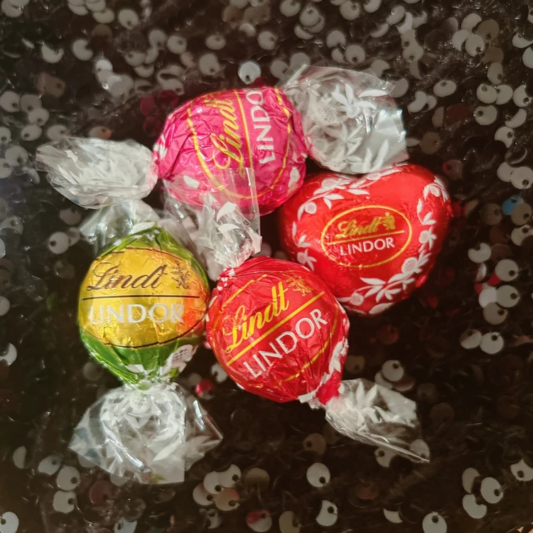 リンツ「リンドールバッグ 6個入 ブルー」