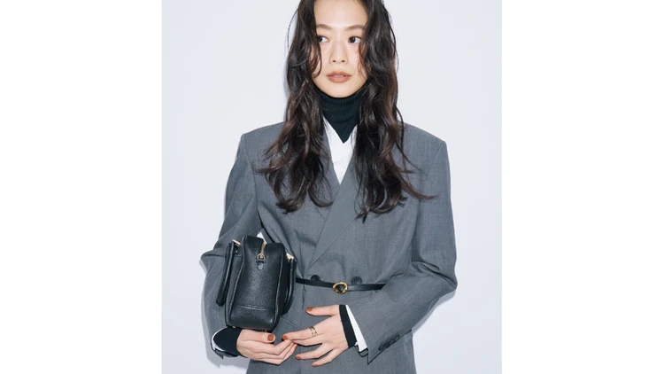 【ベルトのあか抜けテク】垂らして「抜け感アップ」、巻いて「女っぽく」！コーデを格上げするベルト使いを伝授