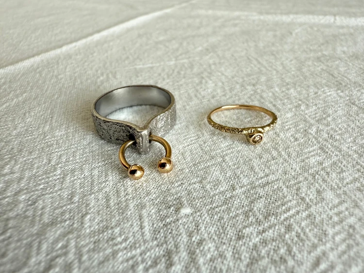 un by Tomoyo Yoshida