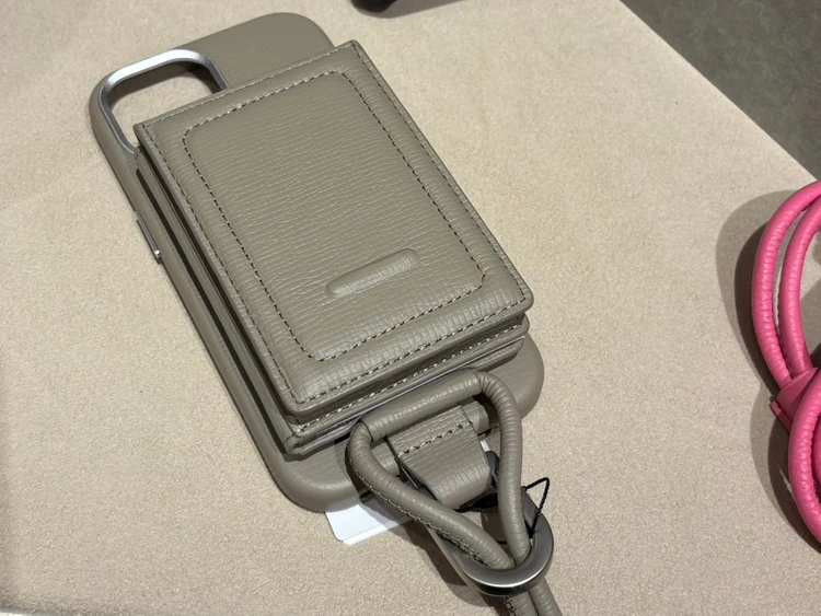 荷物を減らしたい人へ。objcts.ioのスマホケースを新調_3