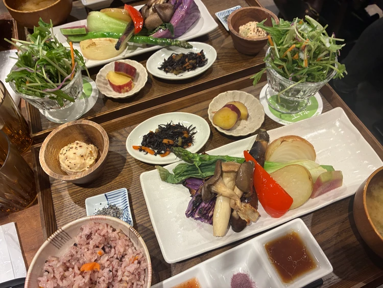 【ヘルシーランチ】丸の内OLが選ぶ！罪悪感0の東京ランチ3選_3