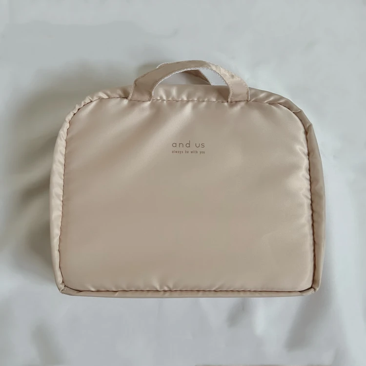 3COINS(スリーコインズ) 大容量スリムポーチ/and us 2611-AUS-23-000