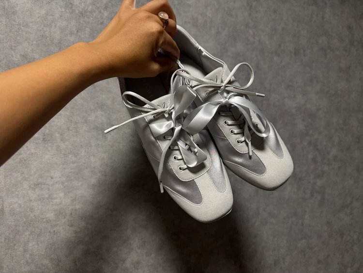 VIVAIA Cristina レースアップ サテン スニーカリーナ シルバー