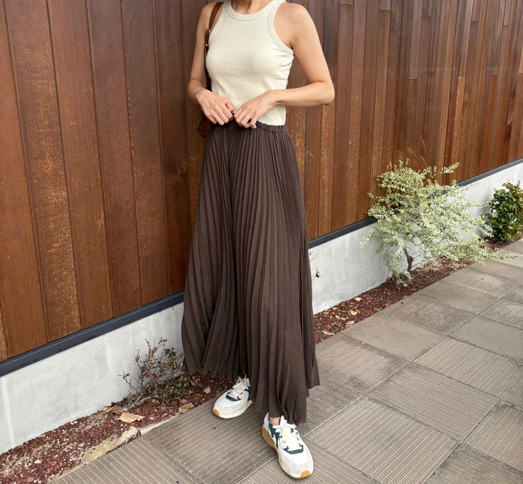 「白×差し色グリーン」のスニーカーでつくる、脱マンネリな秋の抜け感コーデ #NikeAIRMAX_4