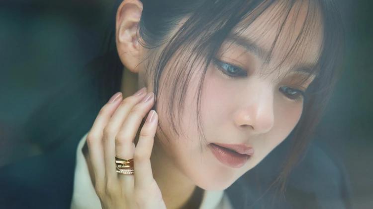 【洗練ジュエリーコーデ】手もとに知性と女性らしさを添えて所作に自信を【BAILA今日のコーデ】