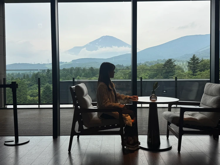 富士スピードウェイホテルの桃のアフタヌーンティーへ避暑旅!!富士山を望む絶景ラウンジで味わう夏限定スイーツ_20