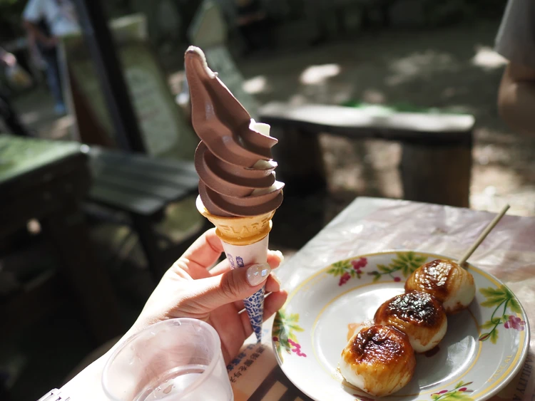 大山登山　だんごソフトクリーム