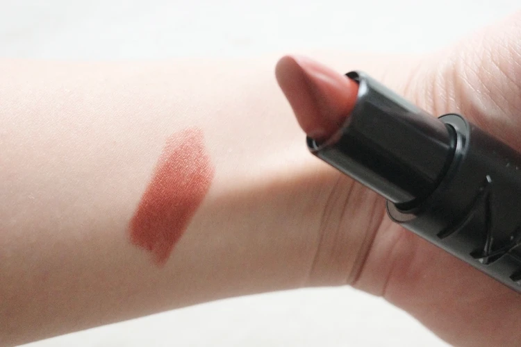 NARS エクスプリシット リップスティック 803 BODY HEAT/ティーブラウン スウォッチ