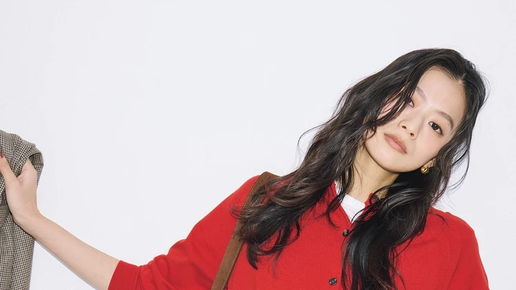 【ベルトコーデ】通勤コーデに遊びを効かせる大人向きガチャベルト【BAILA今日のコーデ】