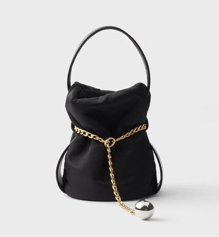 「PRADA（プラダ）」のバッグ「プチ サック ノワール」