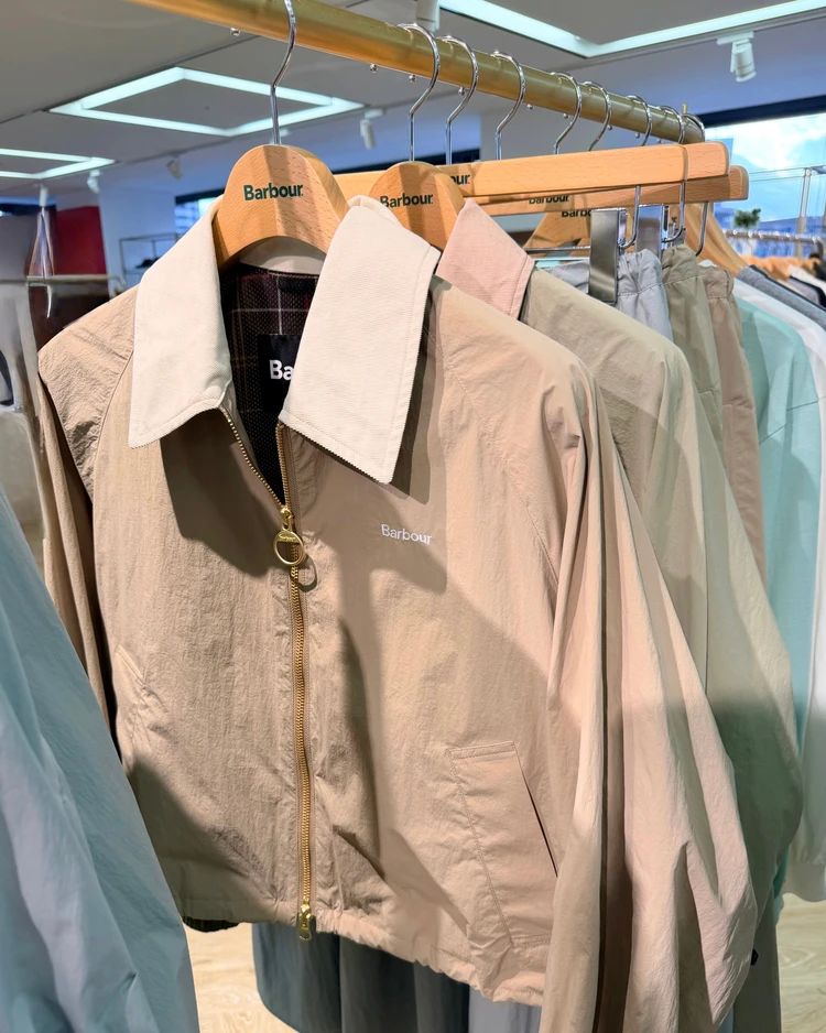 Barbour バブアー 展示会 カラー展開 ニュアンスカラー ベージュ 大人カジュアル