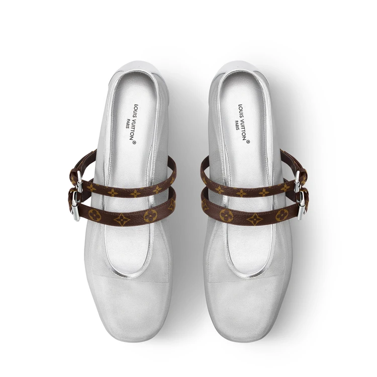 Louis Vuitton フラットシューズ バレエシューズ LOUIS VUITTON（ルイ·ヴィトン）】洗練されたスタイルを演出する