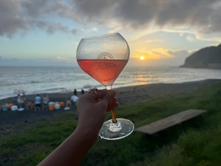 【ヴーヴ・クリコ】夏の海で楽しむ「リッチ オン アイス」!千葉のビーチクラブで過ごす大人の夏休み_1