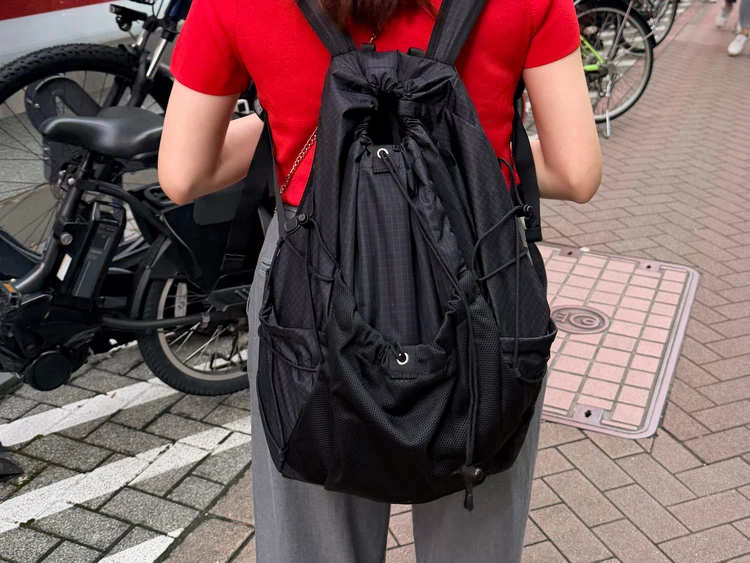 防災リュックとして選んだ無印良品の黒いリップストップリュック