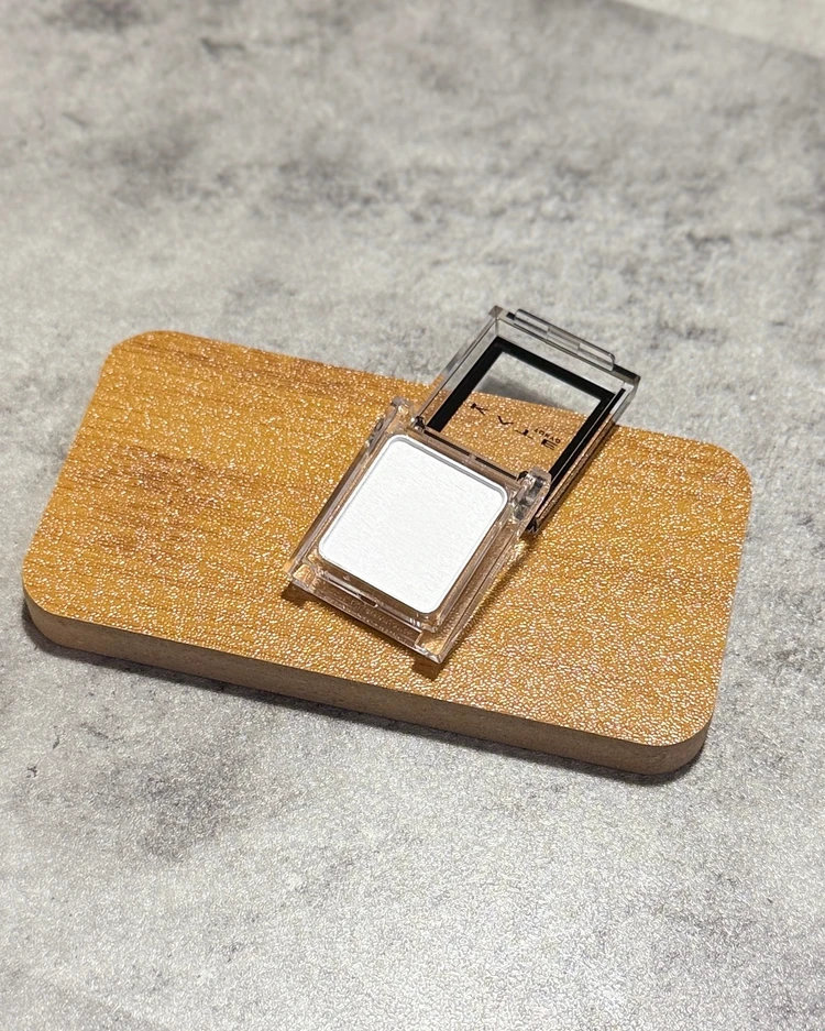 【ケイト ザ アイカラー】デパコス級ハイライトが770円！立体感がでてギラギラしないハイライトパウダー_2