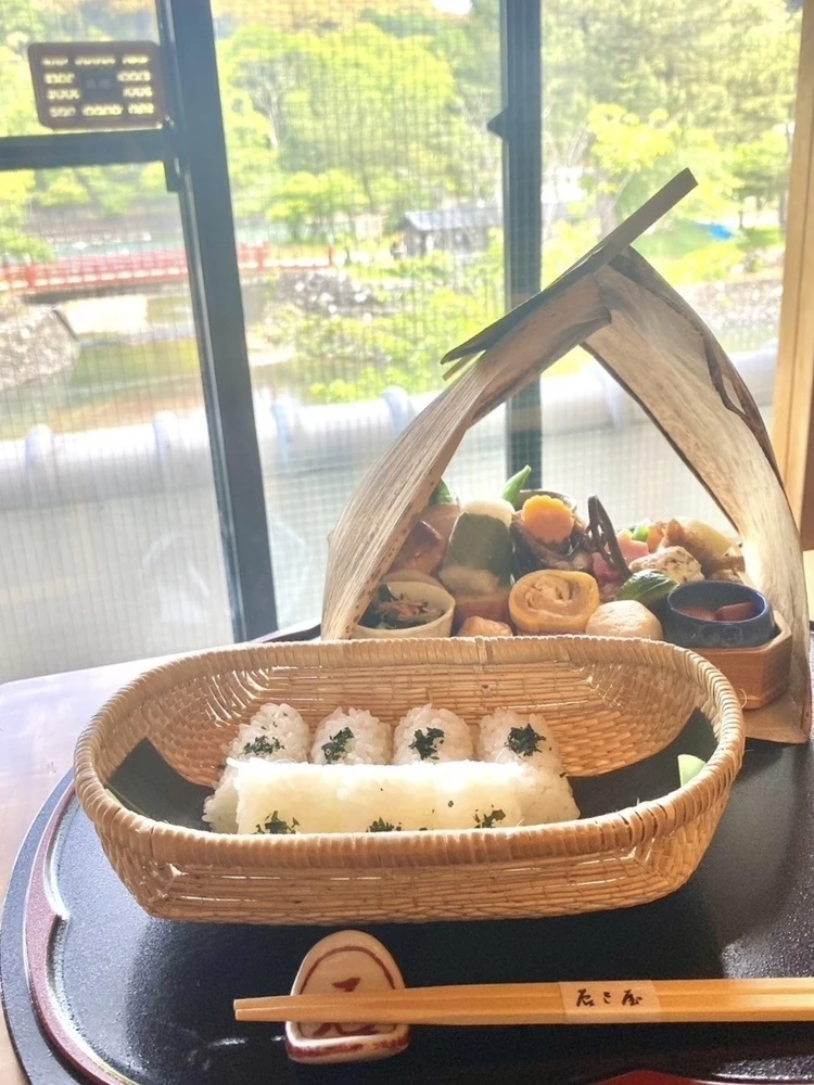 辰巳屋の個室から見える宇治川の景色