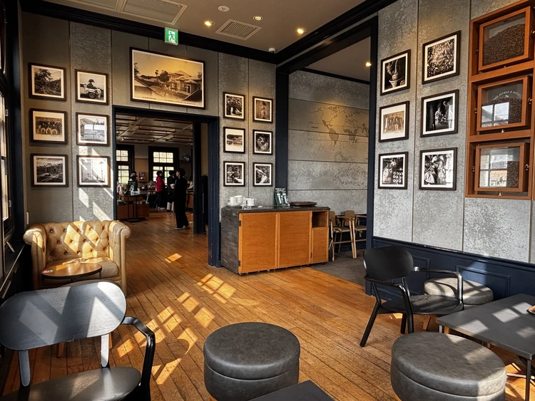 スターバックス仙巌園の店内