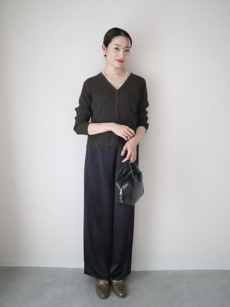 30代　ローファー　コーデ　おすすめ　秋　カーキ　ビットローファー　エナメル　晴雨兼用　雨　レインシューズ　フラットシューズ　通勤　お仕事　服