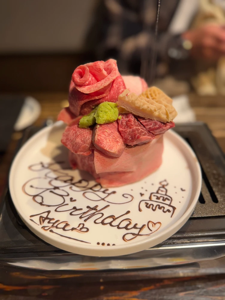 ニクアザブ　肉ケーキ