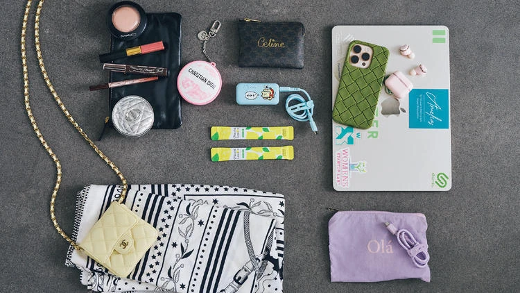 【起業家 成井五久実さんのバッグの中身】登壇シーンや交流の場で好印象をつくる必需品を揃えて!