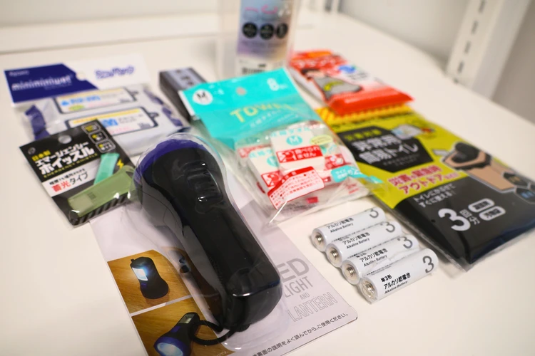 100均で1000円！私の防災ボトル中身リスト｜女性に必要な最小限持ち歩きグッズ_9
