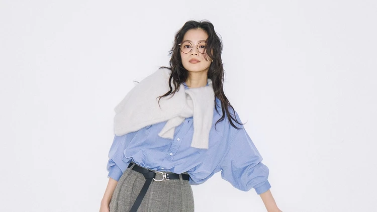 【ベルトコーデ】ゆるりと垂らして楽しむロングベルトで抜け感を【BAILA今日のコーデ】