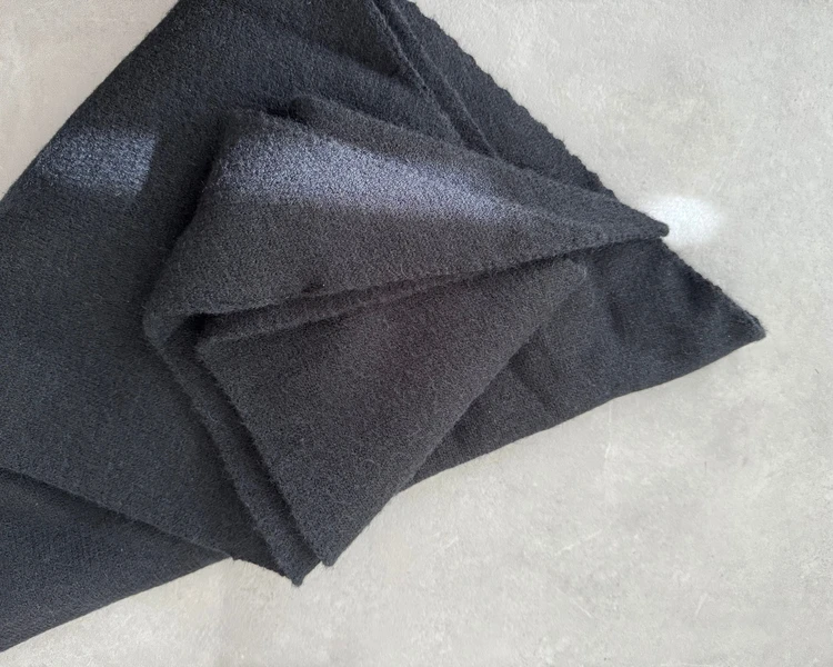 【2025秋冬トレンド】巻くだけで旬コーデに！ニットスカーフで冬コーデをアップデート【骨格ウェーブ】_2