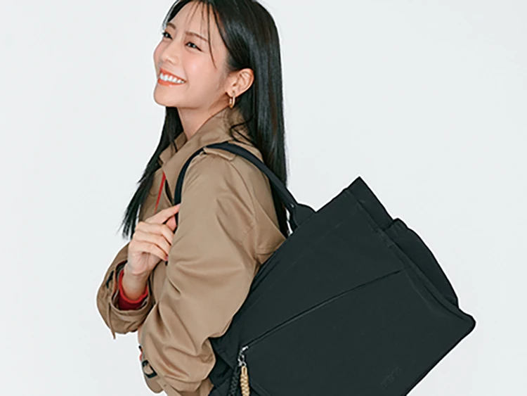 アウターの上からでも肩かけしやすいハンドル