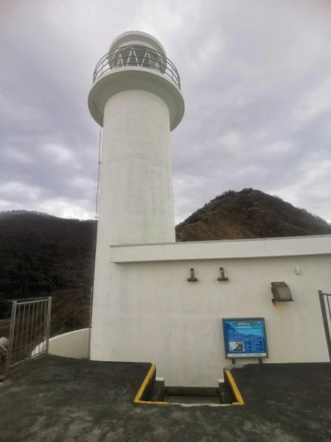 【新潟】登山口はまさかの海!? 角田山で標高0mから"青すぎる"登山【登山日記】_3