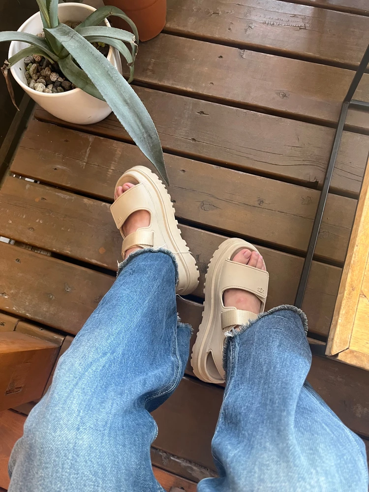 歩きやすくて大活躍のスポサン!【UGG(アグ)】GoldenGlow(ゴールデングロウ)_2