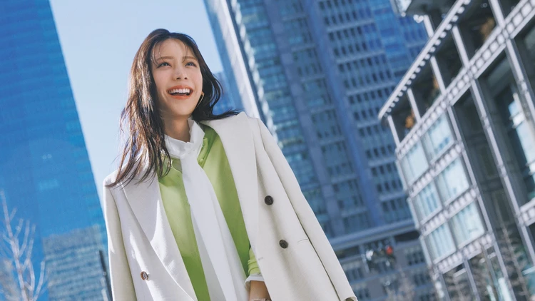 【ジャケットコーデ】ゆとりのあるボクシーシルエットで大人の余裕を【BAILA今日のコーデ】