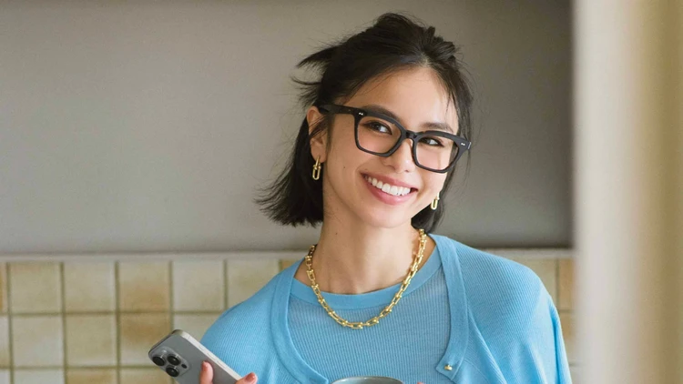 【名品ジュエリーコーデ】存在感抜群のジュエリーが、フレッシュな日常を連れてくる【BAILA今日のコーデ】