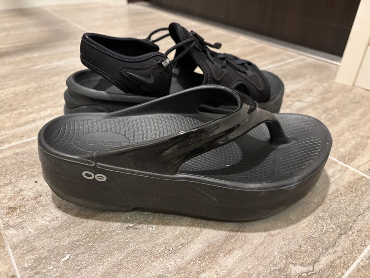 厚底OOFOSがちょっとしたお出かけに便利＆疲れ知らず　Nikeの厚底サンダルと比較してみた_8