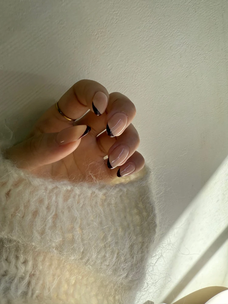 【冬の推しネイル】細フレンチでシンプル可愛いが気分_1_1