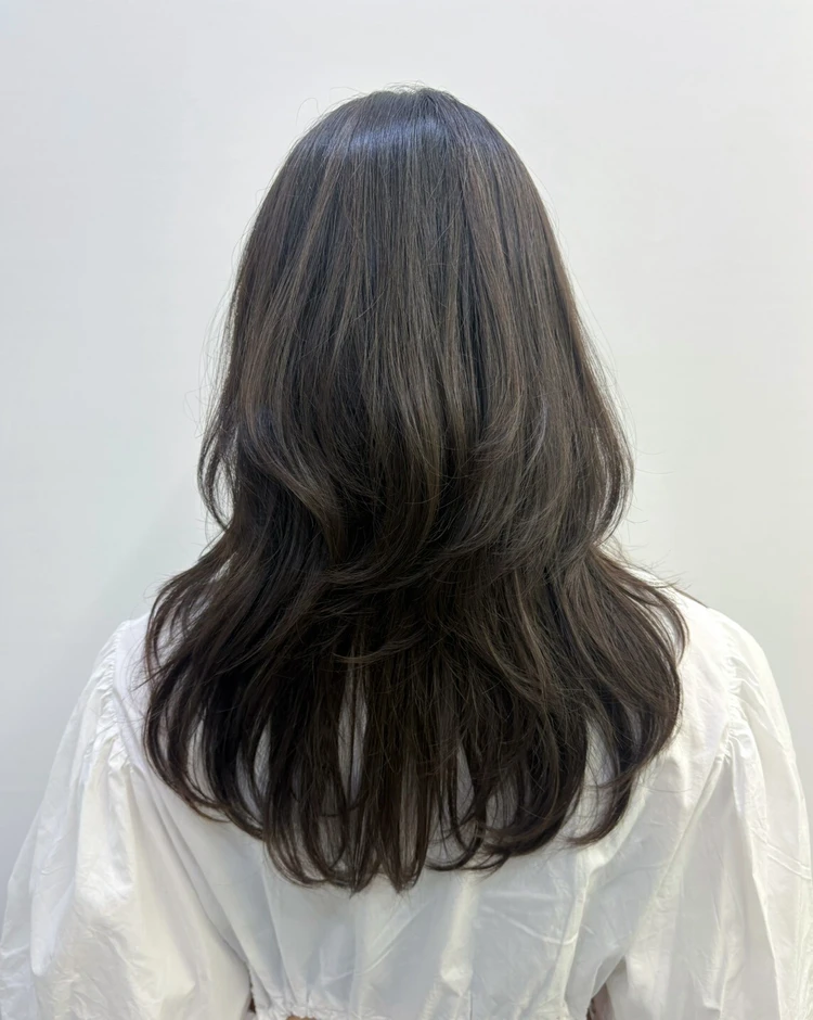 30代 髪型・ロングのバック