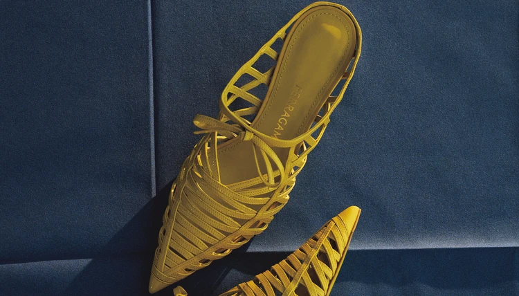 フェラガモの新作シューズ“Kimo”サンダル」登場！ 今季のイチオシサンダル【BAILA BUZZ vol.37】