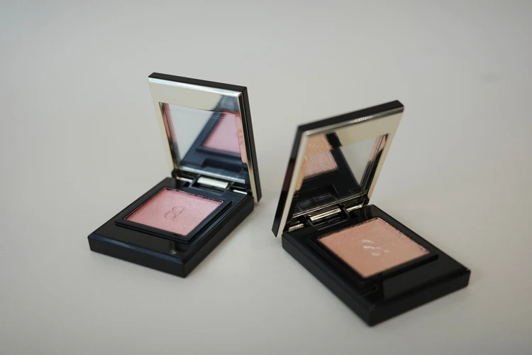 SUQQUアイシャドウ