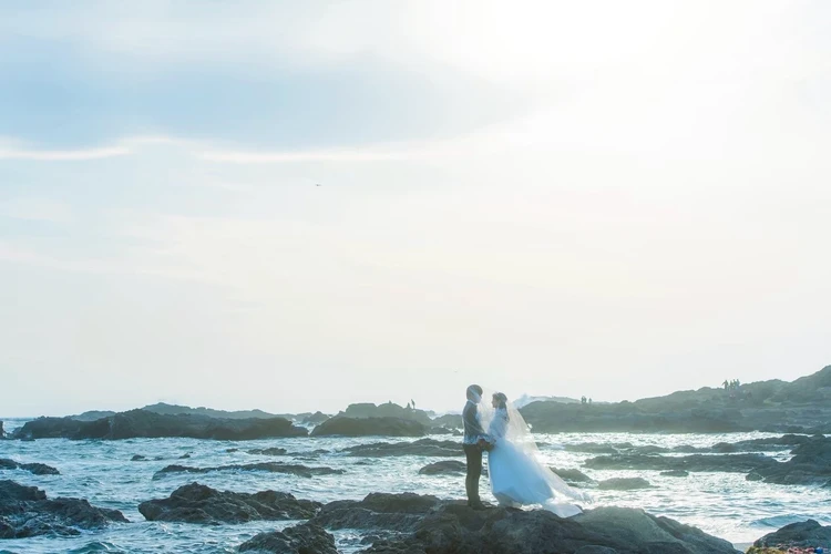 バイラーズ　前撮り　城ヶ島前撮り　海での前撮り　海辺前撮り　海岸　新郎新婦　卒花　プレ花嫁