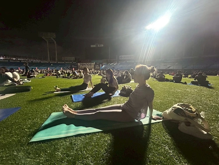 神宮スタジアムナイトヨガ