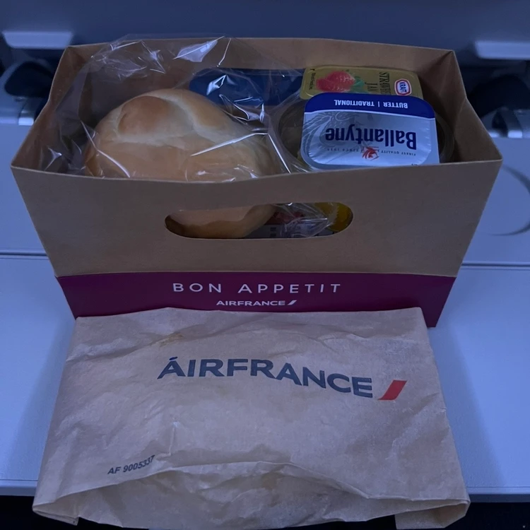 HND→CDGの機内食②
