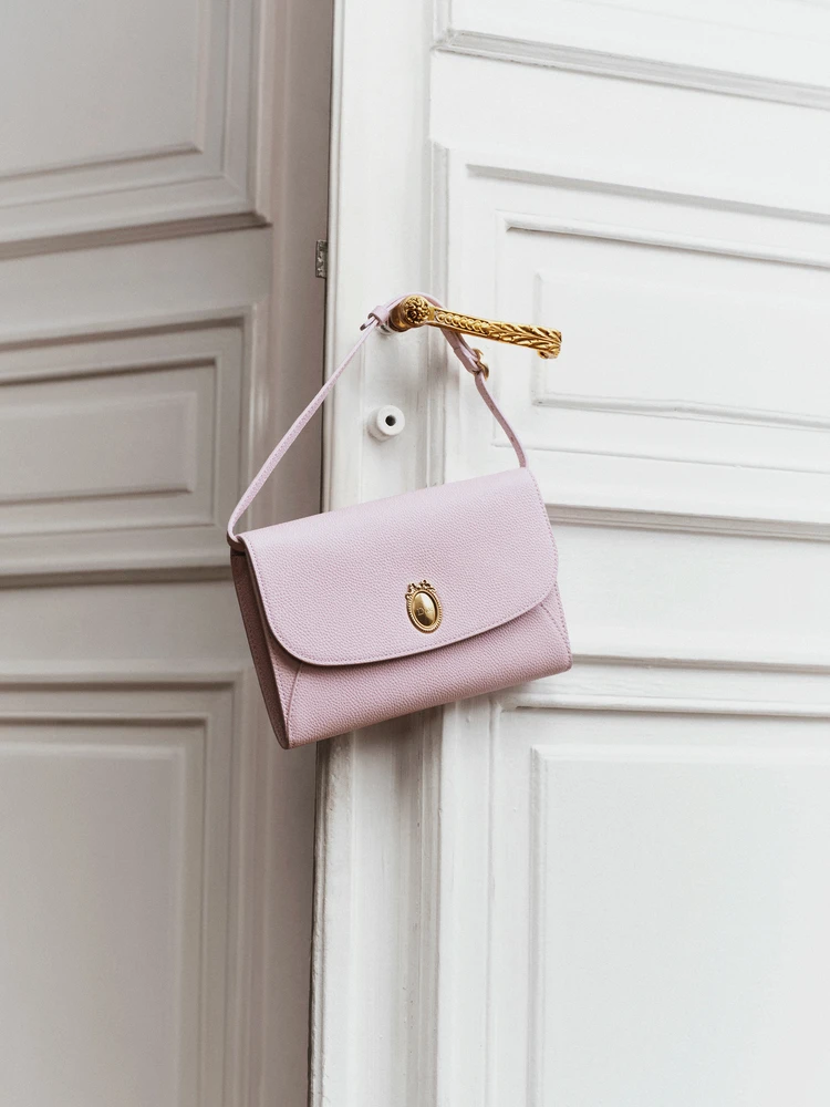 【Dior（ディオール）】「ディオール メダリオン」ラインから新作のウォレットとポーチが登場