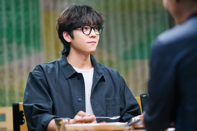 無人島のディーバ ボゴル(チェ・ジョンヒョプ)のメガネカット