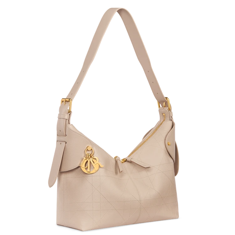 「ディオール ヴォヤージュ」バッグ ミディアム¥730000 ベージュ系