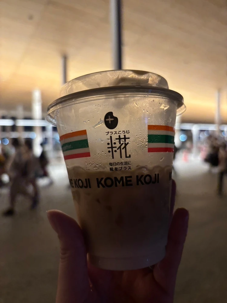 万博のセブンイレブン限定　米麹ラテ