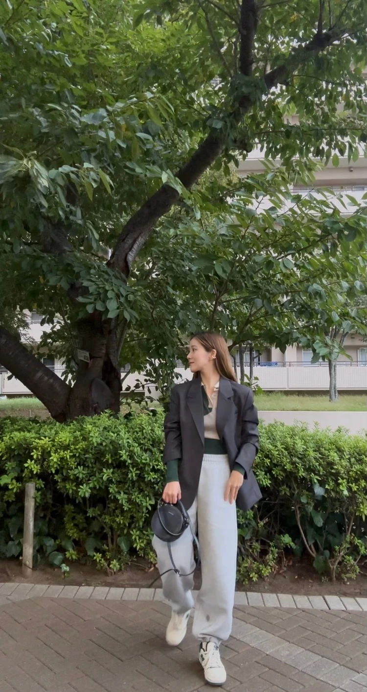 秋の休日コーデはジャケット+スウェットで抜け感をプラス！_5_2